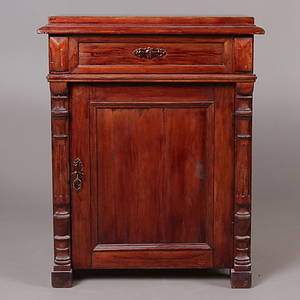 POTTSKÅP, mahogny, nyrenässans, 1800-talets andra hälft.