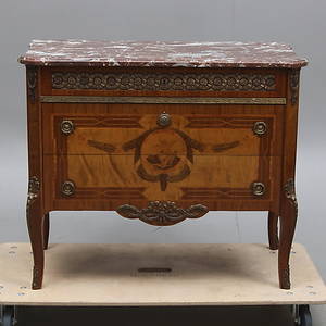 BYRÅ med stenskiva, gustaviansk stil, 1900-tal.