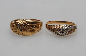 RINGAR, 2 st, 18k guld, vikt ca 10,9 gr.