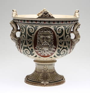 YTTERFODER på fot, glaserad keramik, troligen Sydeuropeisk, 1900-talets första del.