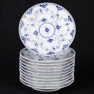 ASSIETTER, 11 st. Porslin, Musselmalet, Royal Copenhagen, Danmark, 1900-tal.