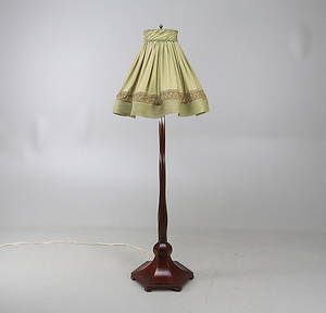GOLVLAMPA, 1900-talets första hälft.
