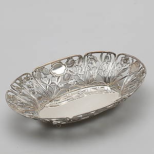 KONFEKTSKÅL, Silver, genombruten, vikt 211 gram.
