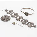 ARMBAND, 2 st, BROSCHER 2 st, silver, 1900-tal.