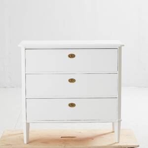 Byrå i gustaviansk stil