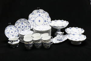 KAFFESERVIS, 43 delar, Musselmalet, Royal Copenhagen, Danmark.