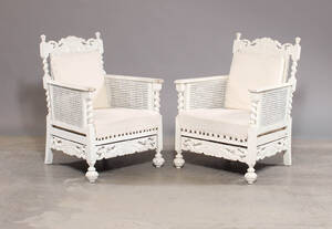 Par barok formede lænetole af hvidmalet egetræ. Start 1900-tallet 2