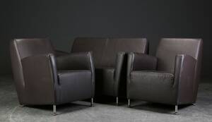 To-pers. sofa samt par lænestole, brunt læder 3 