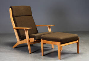 Hans J. Wegner. GE-290 lænestol med skammel 2