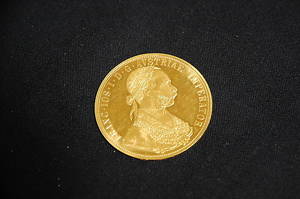 MYNT, 23 K guld Österrike 1915 med text FRANC IOS I D G IMP, vikt 14 g.