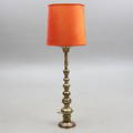 GOLVBORDSLAMPA, mässing, 1900-tal.