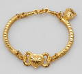ARMBAND MED EN BERLOCK, 23k guld, vikt 15,2 gr.