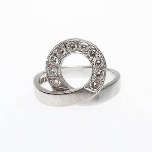 RING, 18k vitguld med diamanter, vikt ca 8,1 gram.