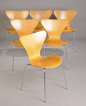Arne Jacobsen 1902-1971. Sæt på seks stole, model 3107 6