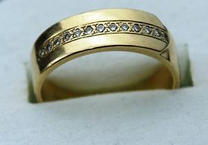 RING, 18K guld med diamanter.