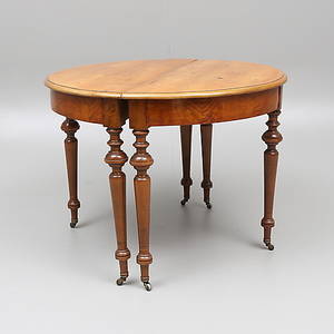 HALVMÅNEBORD, 18001900-tal.