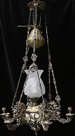 TAKLAMPA, majolika, omkring 1900, längd ca. 60 cm.