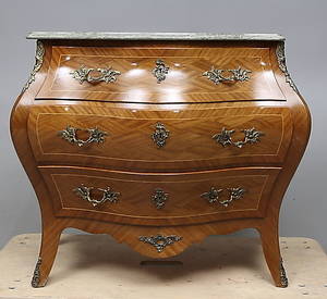 BYRÅ med stenskiva, rokokostil, 1900-tal.