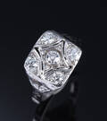 Diamantring af 18 kt. hvidguld, i alt ca. 0.70 ct. 1900-tallets første halvdel