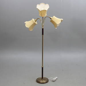 GOLVLAMPA, tre armar, märkt MAE, 1900-tal.