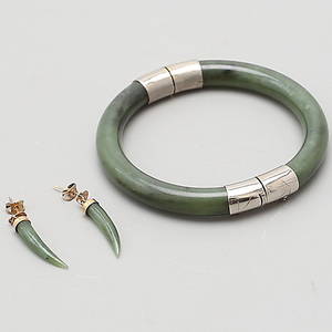 ARMRING samt ÖRHÄNGEN, jade.