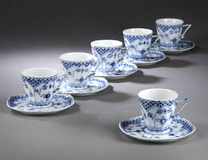  Royal Copenhagen. Musselmalet helblonde seks par kaffekopper af porcelæn, nr. 1036. 12