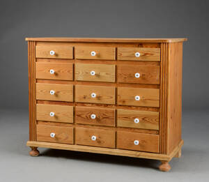 Købmandsdisk af fyrretræ.