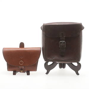 AMMUNITIONSVÄSKOR, 2 st, läder, 1900-tal.