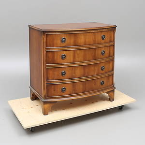 BYRÅ, 4-lådig, 1900-talets andra hälft.