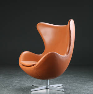 Arne Jacobsen. Ægget lænestol, cognacfarvet læder 
