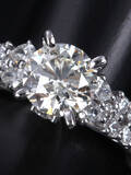 Brillant solitairering af 14 kt. hvidguld, i alt ca. 2.10 ct