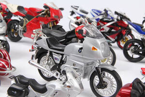 Samling diverse legetøjsmotorcykler 31