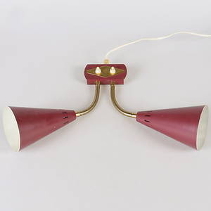 VÄGGLAMPA, med två ljusarmar, plåt, 1900-talets andra hälft.