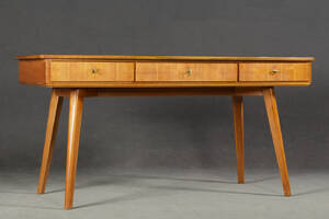 Schreibtisch der 1950er Jahre 