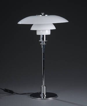 Poul Henningsen. PH 32 bordlampe