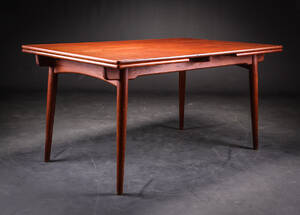 Hans J. Wegner. Spisebord model AT-312  