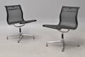 Charles Eames. Par stole, model EA-105 2