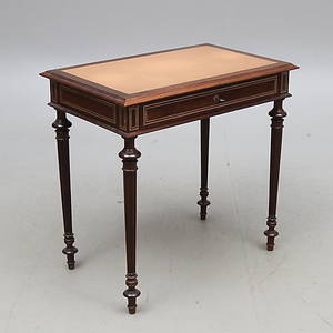 BORD MED LÅDA, 1900-tal.