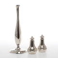 SALT-PEPPARKAR 1 par samt VAS, silver, 1900-tal.