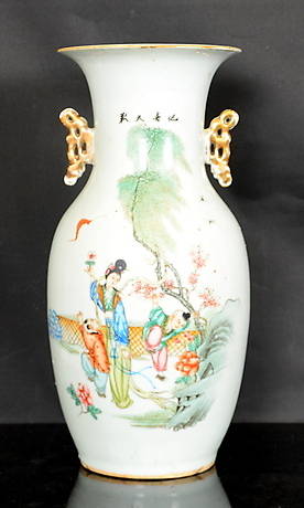 GOLVURNA, porslin, Kina, 18001900-tal.