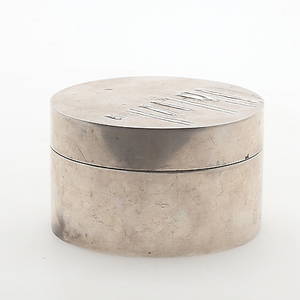 SKÅL med lock, silver, cylindrisk, 181900-tal, vikt 323,39 gram.