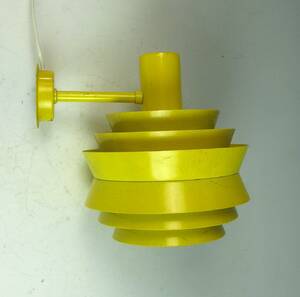 Skandinavisches Design, Lamellen Wandleuchte der 1960er Jahre