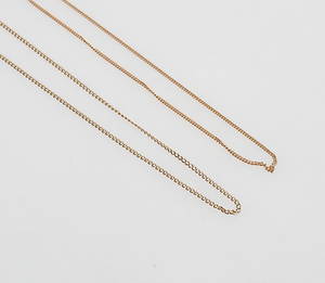HALSKEDJOR, 2 st, 18k guld, vikt ca 5,5 gr.