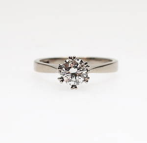 ENSTENSRING, 18 kt vitguld med en diamant 0.55 ct.