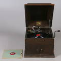RESEGRAMMOFON, His Masters Voice, 1900-talets första hälft.