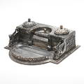 SKRIVBORDSUPPSATS, vitmetall, empirstil, omkring 1900.