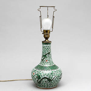 BORDLAMPSFOT, porslin, Kina, 1800-tal.