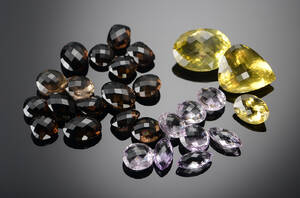 Samling uindfattede ædelsten, ca 411 ct