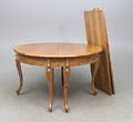 MÅNBORD, ett par, 1800-tal.