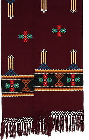 DRAPERI och DUK, broderat.